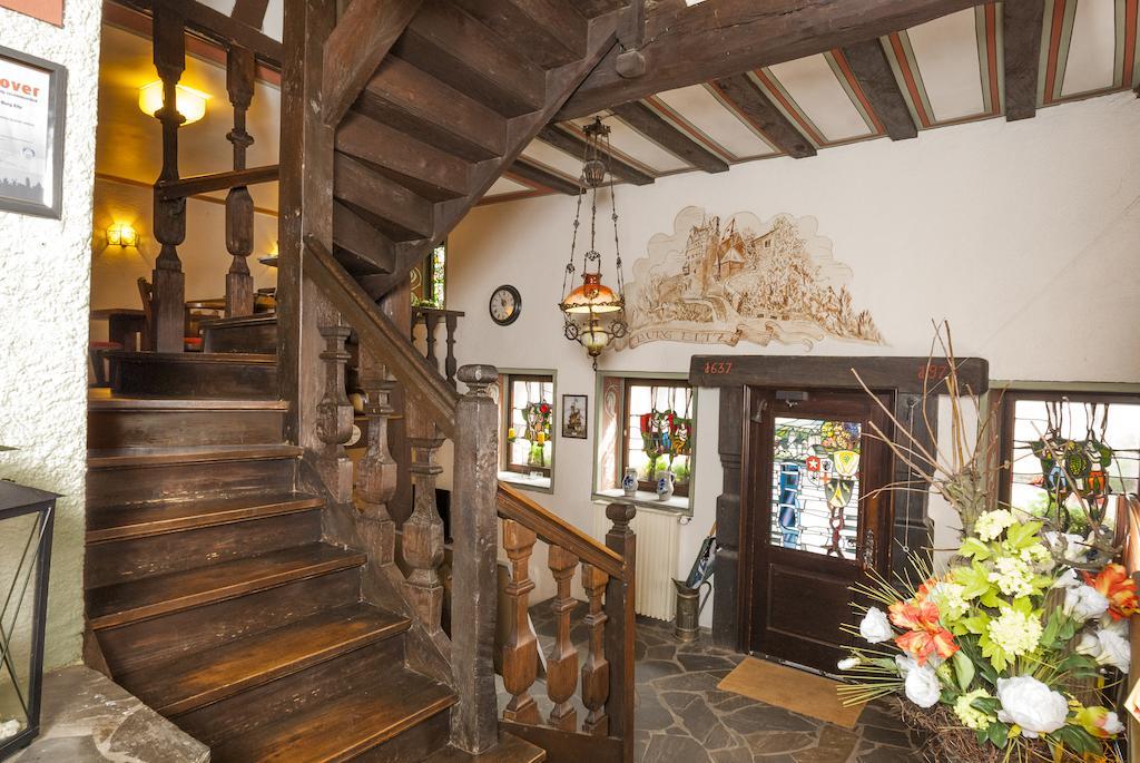 Alte Weinstube Burg Eltz Bed & Breakfast ทรัยส์-คาร์เดิน ภายนอก รูปภาพ