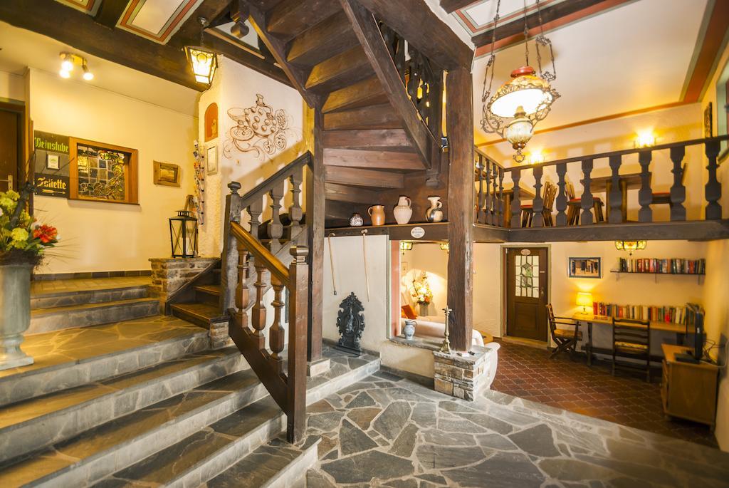 Alte Weinstube Burg Eltz Bed & Breakfast ทรัยส์-คาร์เดิน ภายนอก รูปภาพ