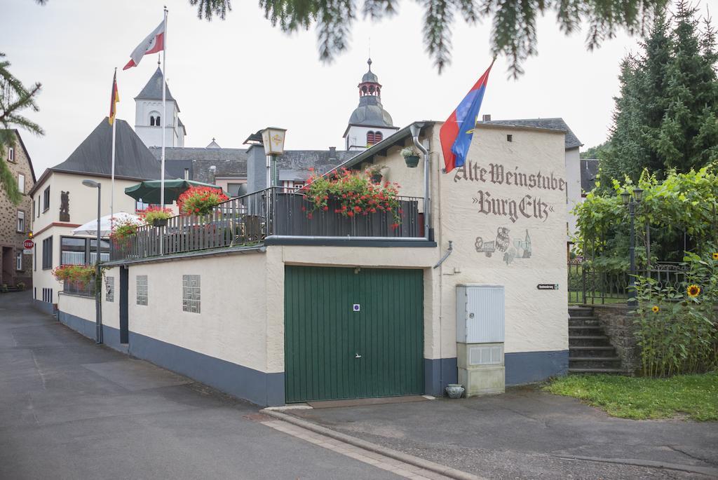 Alte Weinstube Burg Eltz Bed & Breakfast ทรัยส์-คาร์เดิน ภายนอก รูปภาพ