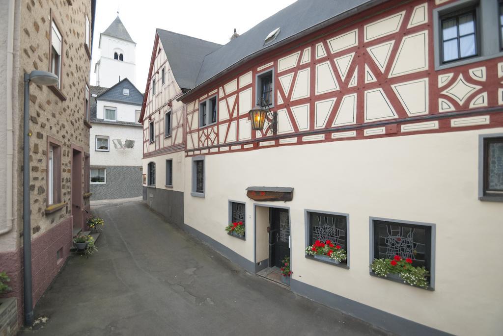 Alte Weinstube Burg Eltz Bed & Breakfast ทรัยส์-คาร์เดิน ภายนอก รูปภาพ